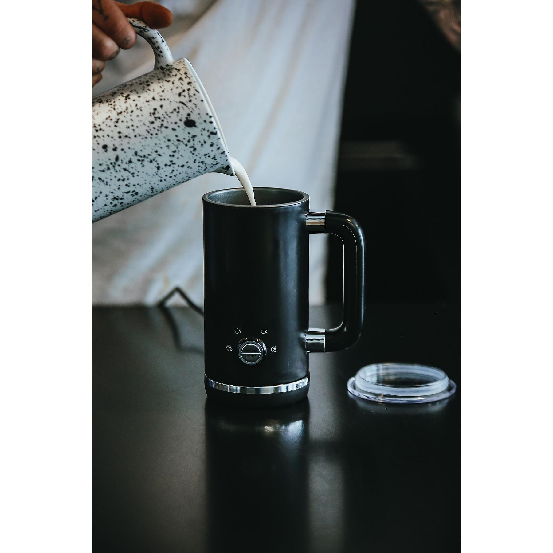 Vluese për qumësht Koenic KMF 15321 B 150ml/300ml — foto 4