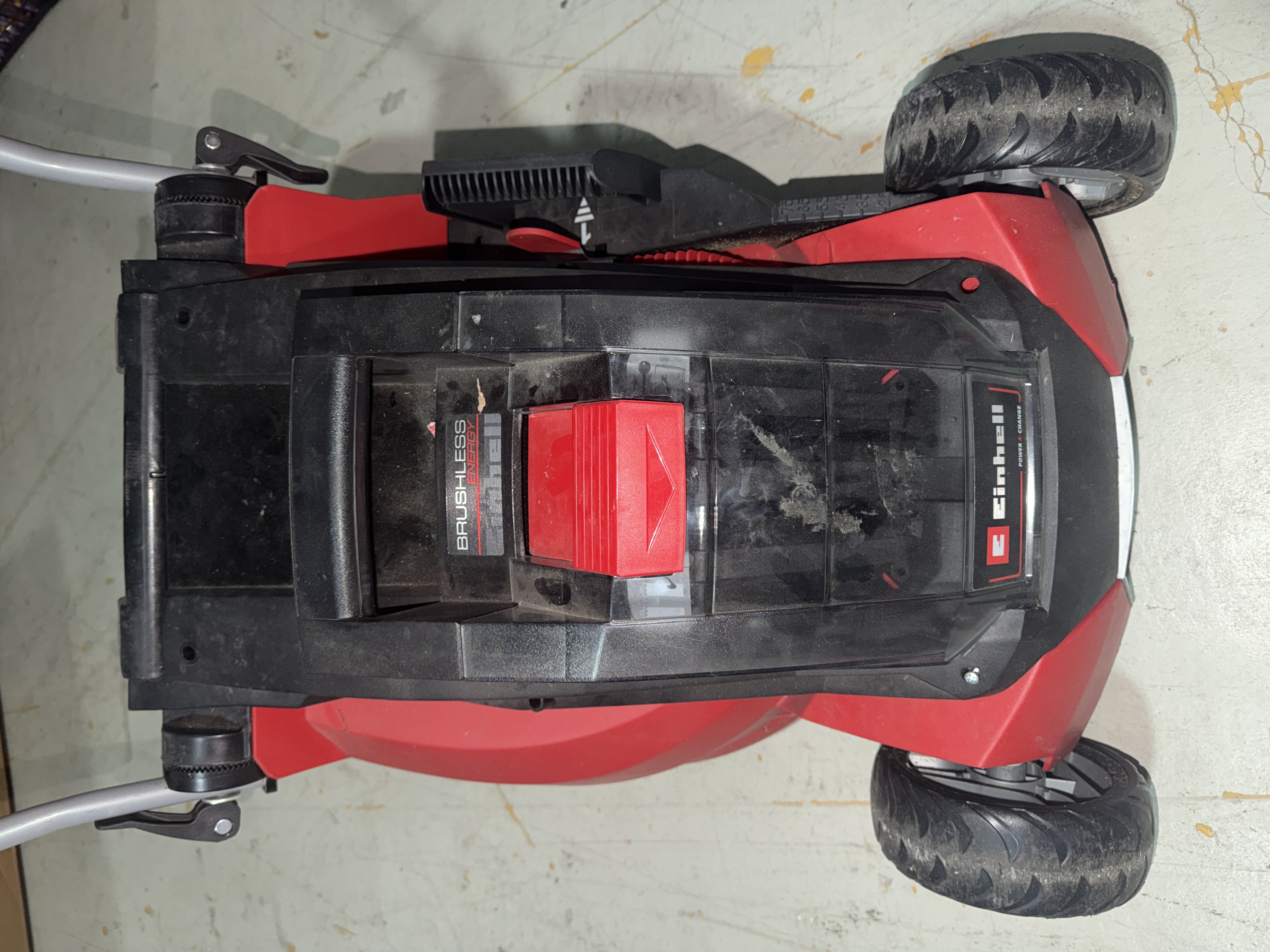 Makina për kositje bari Einhell me motor brushless dhe kapacitet 63L — foto 8